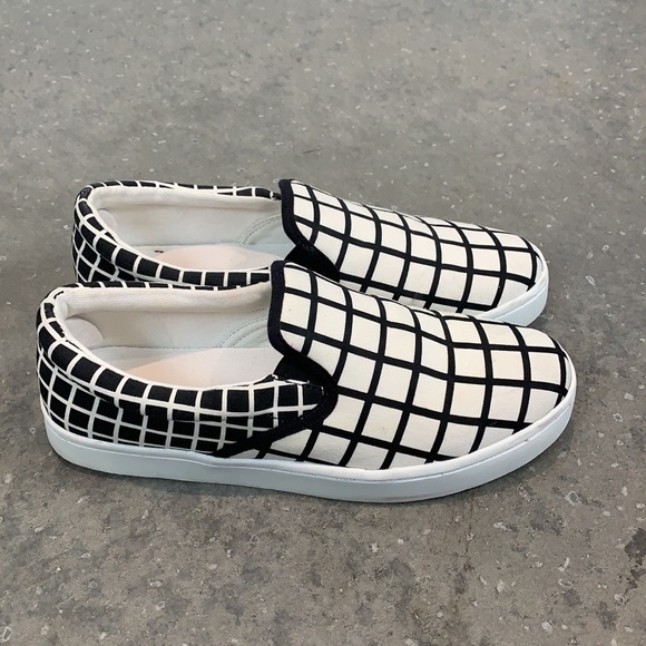 Airwalk Slip On Sneakers - Picture 2 of 9